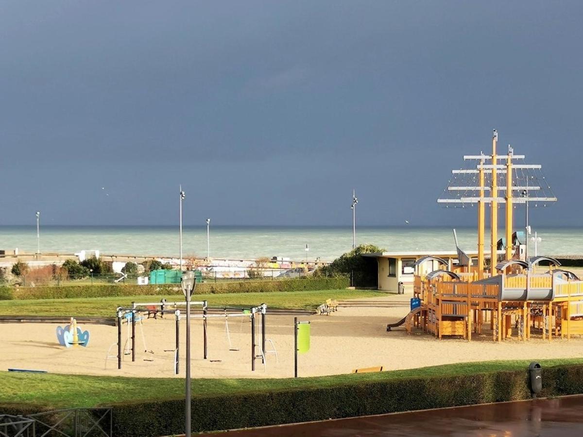 Avec Jardinet Sans Vis A Vis Plein Centre Ville Au Rdc 350M De La Plage 迪耶普 外观 照片