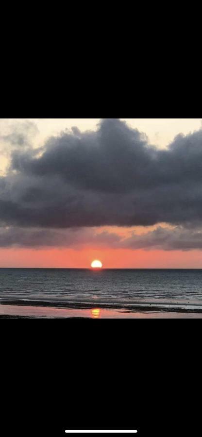 Avec Jardinet Sans Vis A Vis Plein Centre Ville Au Rdc 350M De La Plage 迪耶普 外观 照片
